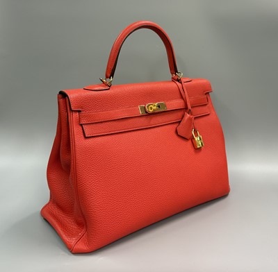 Lot 466 - AN HERMÉS KELLY II RETOURNE 35 HANDBAG,...