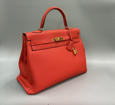 Lot 466 - AN HERMÉS KELLY II RETOURNE 35 HANDBAG,...