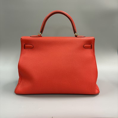 Lot 466 - AN HERMÉS KELLY II RETOURNE 35 HANDBAG,...