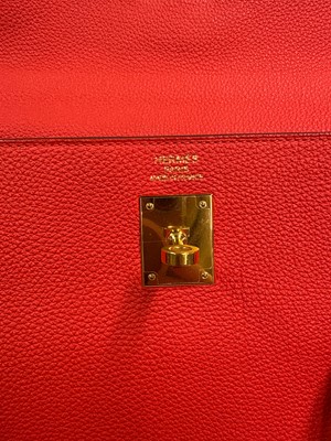 Lot 466 - AN HERMÉS KELLY II RETOURNE 35 HANDBAG,...