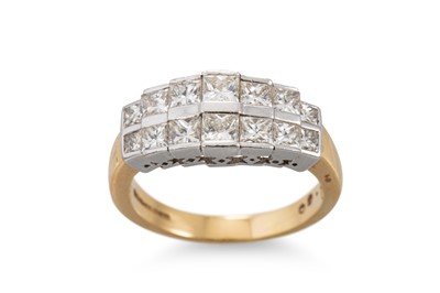 Lot 339 - A DIAMOND DOUBLE ROW GRADUATED RING, the...