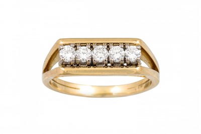 Lot 312 - A VINTAGE FIVE STONE DIAMOND RING, the...