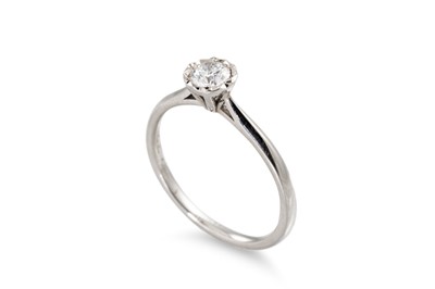 Lot 5 - A DIAMOND SOLITAIRE RING, the brilliant cut...