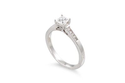 Lot 6 - A DIAMOND SOLITAIRE RING, the princess cut...