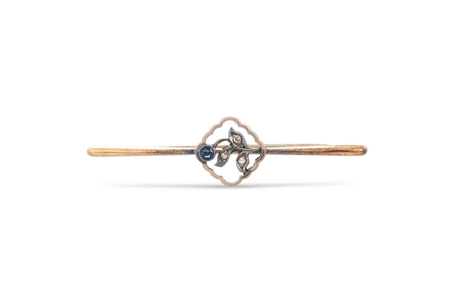 Lot 14 - A VINTAGE DIAMOND & SAPPHIRE BAR BROOCH,...