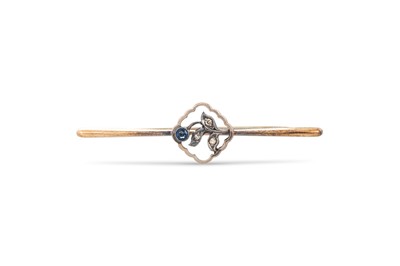 Lot 83 - A VINTAGE DIAMOND & SAPPHIRE BAR BROOCH,...