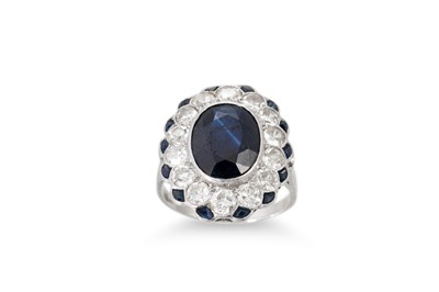 Lot 247 - A SAPPHIRE AND DIAMOND CLUSTER RING, the oval...