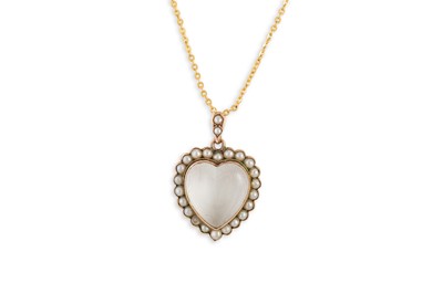 Lot 175 - AN ANTIQUE HEART SHAPED PENDANT, set with...