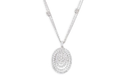 Lot 285 - A DIAMOND CLUSTER NECKLACE, the round...