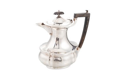 Lot 589 - A GEORGE V ENGLISH STERLING SILVER COFFEE POT,...