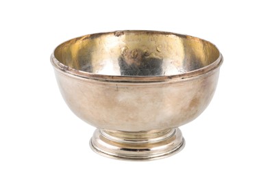 Lot 484 - AN EARLY GEORGIAN CIRCULAR SILVER OPEN BASIN,...