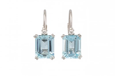 Lot 392 - A PAIR OF AQUAMARINE AND DIAMOND DROP EARRINGS,...