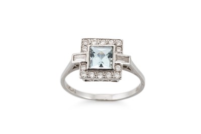 Lot 294 - A DIAMOND AND AQUAMARINE PLAQUE RING, the...