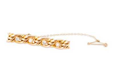 Lot 393 - AN ANTIQUE DIAMOND AND PEARL BAR BROOCH, of...