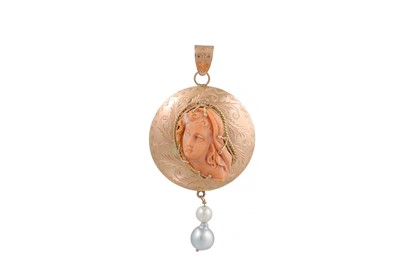 Lot 398 - A 9CT GOLD PENDANT, the circular engraved...