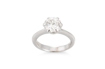 Lot 272 - A DIAMOND SOLITAIRE RING, the round brilliant...