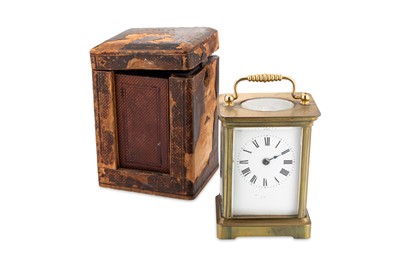 Lot 416 - AN ANTIQUE BRASS FRAMED CARRIAGE CLOCK, white...