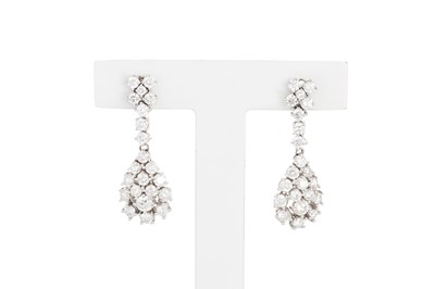 Lot 409 - A PAIR OF DIAMOND DROP EARRINGS, the brilliant...