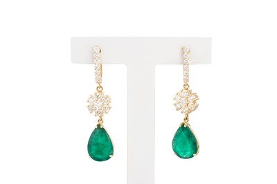 Lot 411 - A PAIR OF EMERALD AND DIAMOND DROP EARRING,...