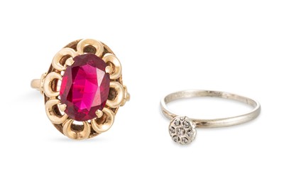 Lot 315 - A 15CT GOLD AND DIAMOND SET RING, 1.5 g.,...