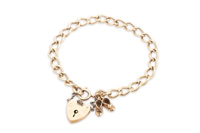 Lot 317 - A 9CT GOLD CURB LINK BRACELET, with padlock...