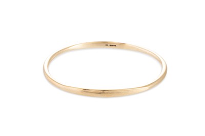 Lot 110 - A 9CT YELLOW GOLD SOLID BANGLE, 17.6 g.