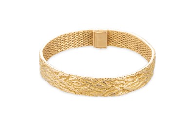 Lot 325 - AN ATTRACTIVE VINTAGE CONTINENTAL 18CT GOLD...
