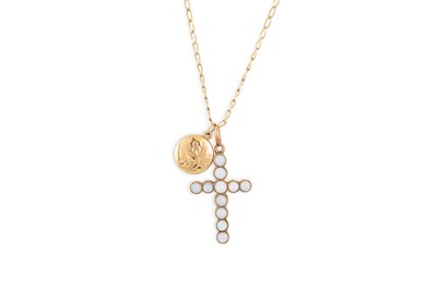 Lot 198 - A 9CT YELLOW GOLD LOCKET, together with an...