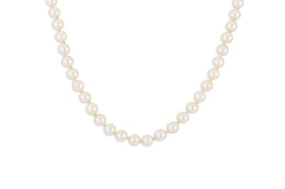 Lot 349 - A STRING OF CULTURED PEARLS, to a silver...