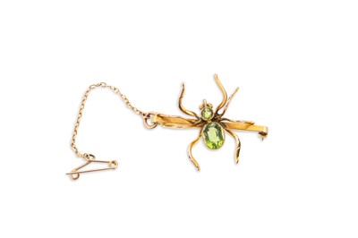 Lot 350 - A VINTAGE SPIDER BROOCH, set with green paste...
