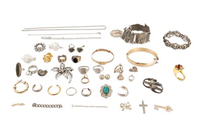 Lot 44 - A COLLECTION OF METAL AND SILVER JEWELLERY,...