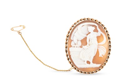 Lot 252 - A CARVED CAMEO BROOCH, depicting a classical...