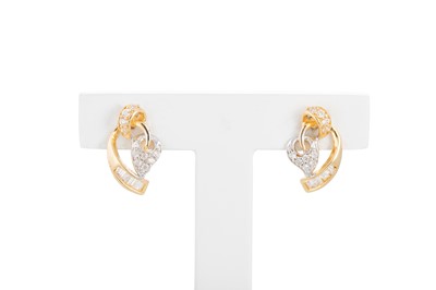 Lot 405 - A SUITE OF 18CT YELLOW GOLD AND CUBIC ZIRCONIA...