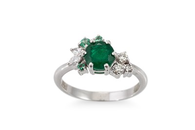 Lot 74 - AN EMERALD AND DIAMOND CLUSTER RING, mounted...