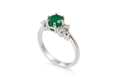 Lot 74 - AN EMERALD AND DIAMOND CLUSTER RING, mounted...