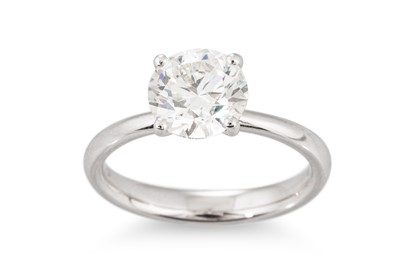 Lot 306 - A DIAMOND SOLITAIRE RING, the round brilliant...