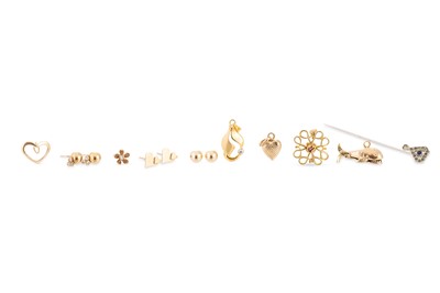 Lot 1 - A COLLECTION OF MOSTLY 9CT GOLD ITEMS, to...