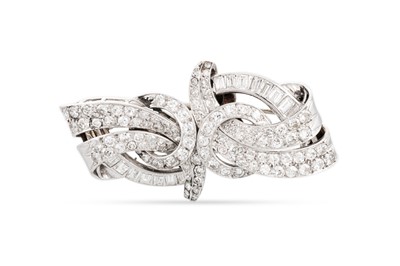 Lot 331 - AN ART DECO DIAMOND DOUBLE FUR CLIP BROOCH,...