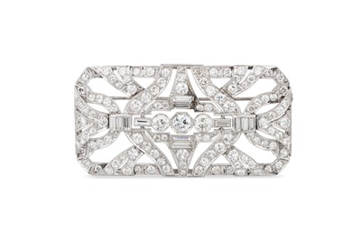 Lot 274 - AN ART DECO DIAMOND PLAQUE BROOCH, of...