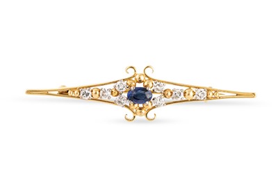 Lot 380 - A SAPPHIRE AND DIAMOND BAR BROOCH, the oval...