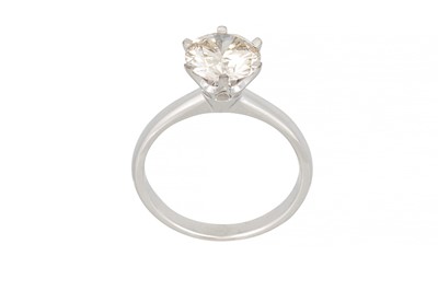 Lot 354 - A DIAMOND SOLITAIRE RING, the brilliant cut...
