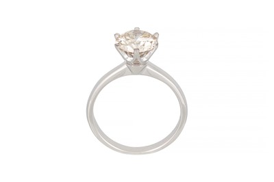 Lot 354 - A DIAMOND SOLITAIRE RING, the brilliant cut...