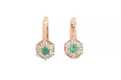 Lot 260 - A PAIR OF EMERALD AND DIAMOND CLUSTER EARRINGS,...