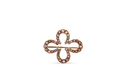 Lot 353 - AN ANTIQUE GOLD QUATREFOIL BROOCH, in 9ct gold,...