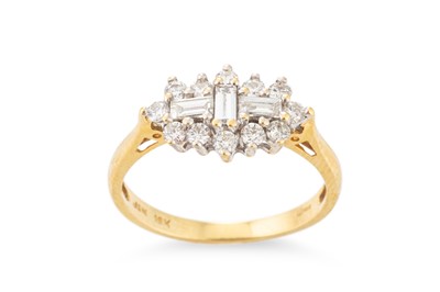 Lot 36 - A DIAMOND CLUSTER RING, set with baguette and...