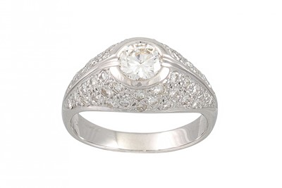 Lot 263 - A DIAMOND RING, the collet set brilliant cut...