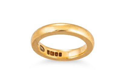 Lot 364 - AN 18CT GOLD BAND RING, 7.3 g.