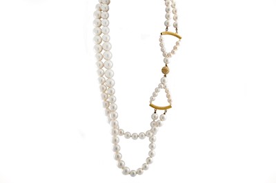 Lot 279 - A COSTUME JEWELLERY NECKLACE, comprising a...