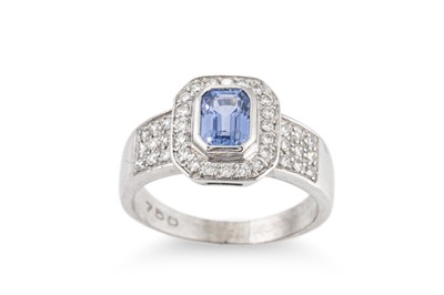 Lot 123 - A DIAMOND AND SAPPHIRE CLUSTER RING, mounted...