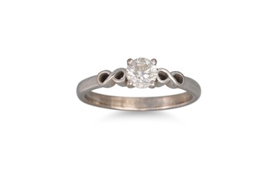 Lot 283 - A DIAMOND SOLITAIRE RING, the brilliant cut...